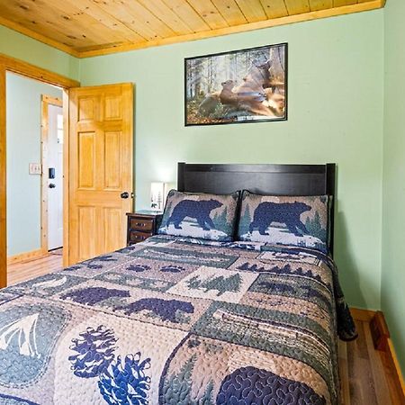 Brand New Tiny Cabin! A Bearly Adventure Sevierville Exterior photo
