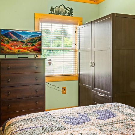 Brand New Tiny Cabin! A Bearly Adventure Sevierville Exterior photo