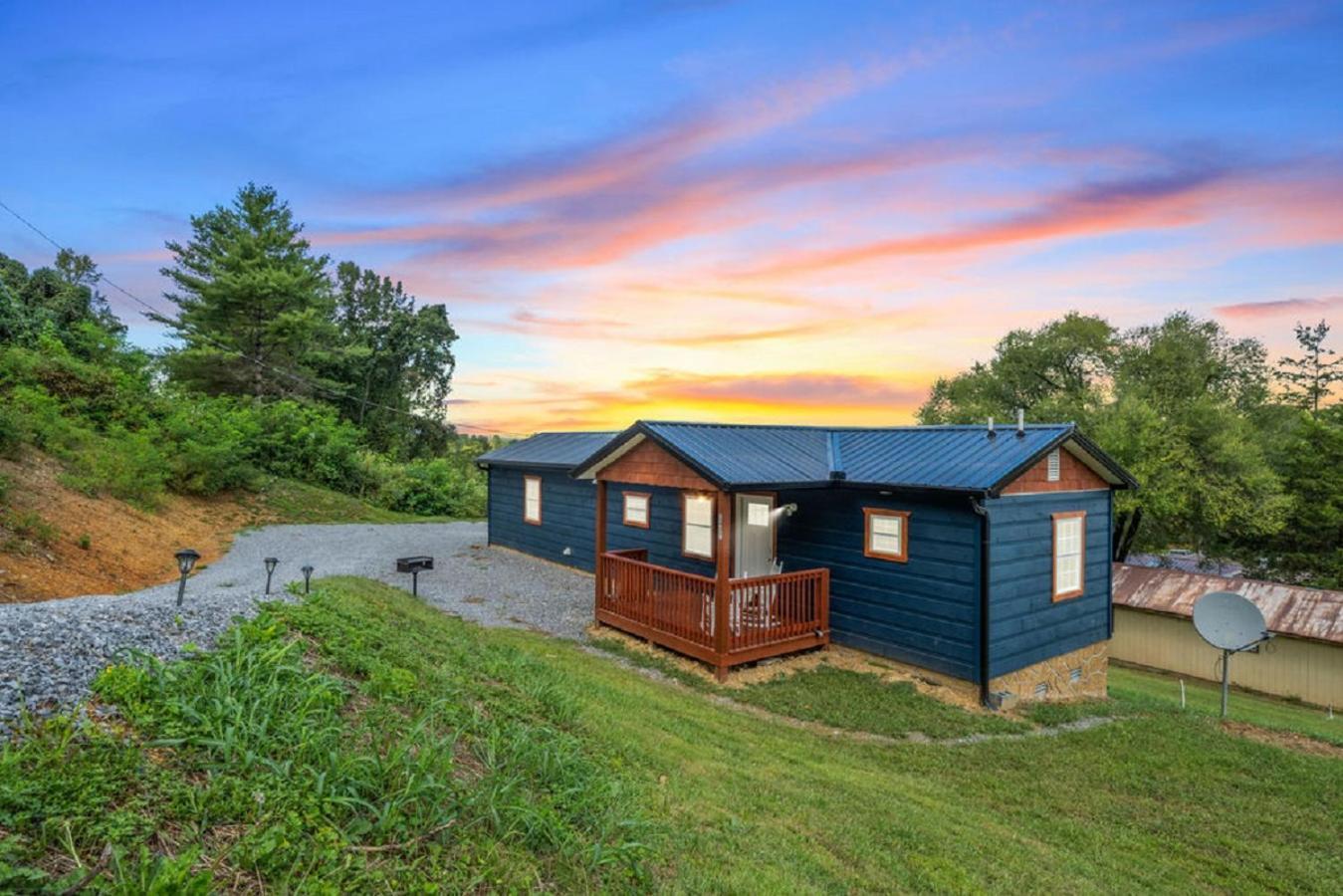 Brand New Tiny Cabin! A Bearly Adventure Sevierville Exterior photo