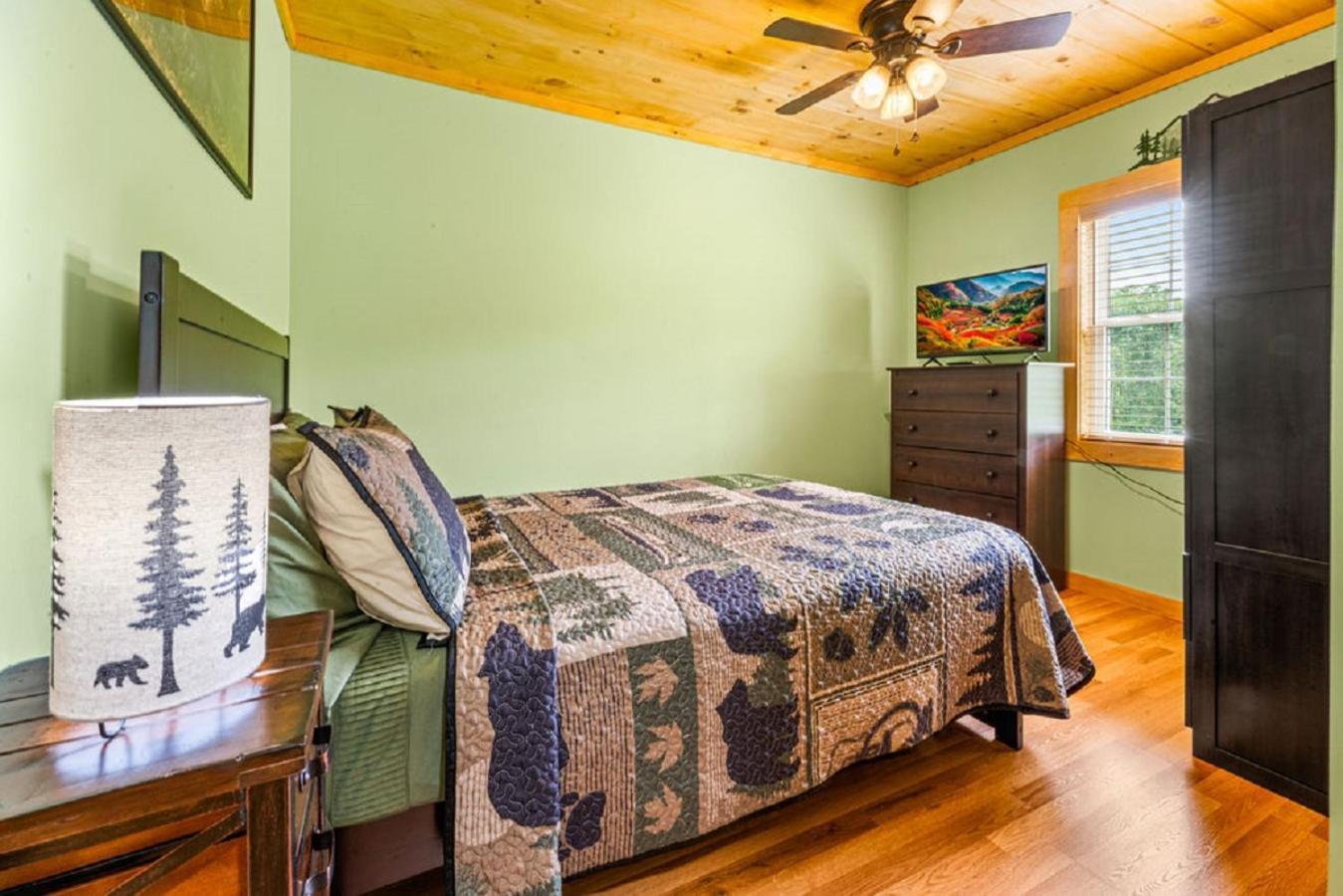 Brand New Tiny Cabin! A Bearly Adventure Sevierville Exterior photo
