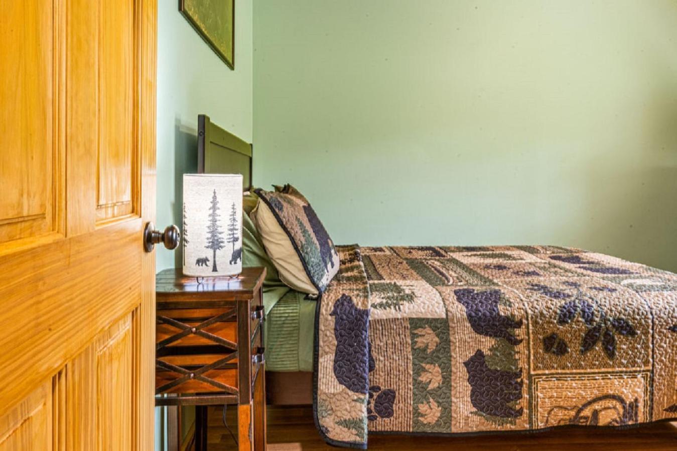 Brand New Tiny Cabin! A Bearly Adventure Sevierville Exterior photo