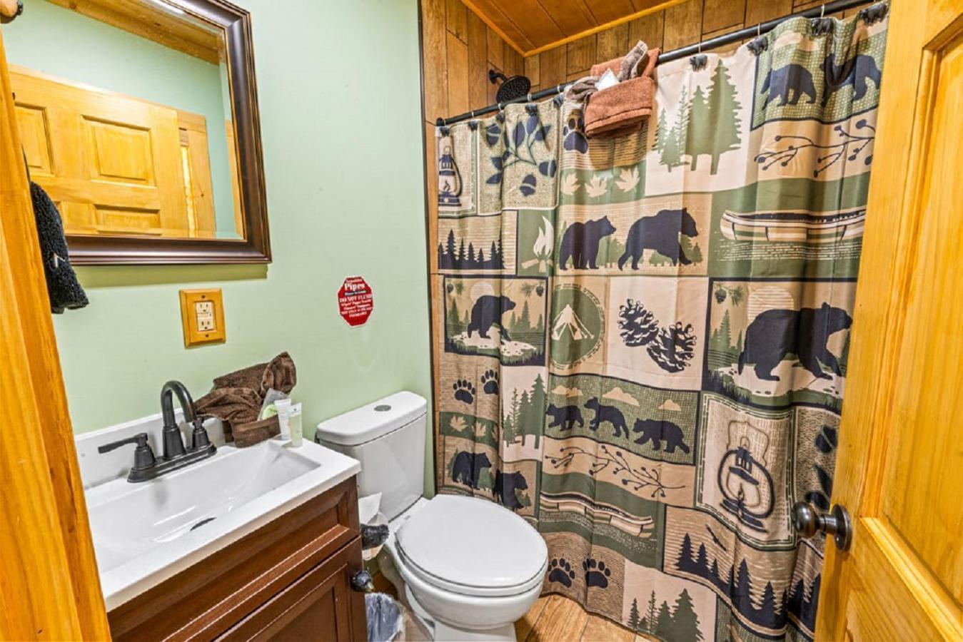 Brand New Tiny Cabin! A Bearly Adventure Sevierville Exterior photo