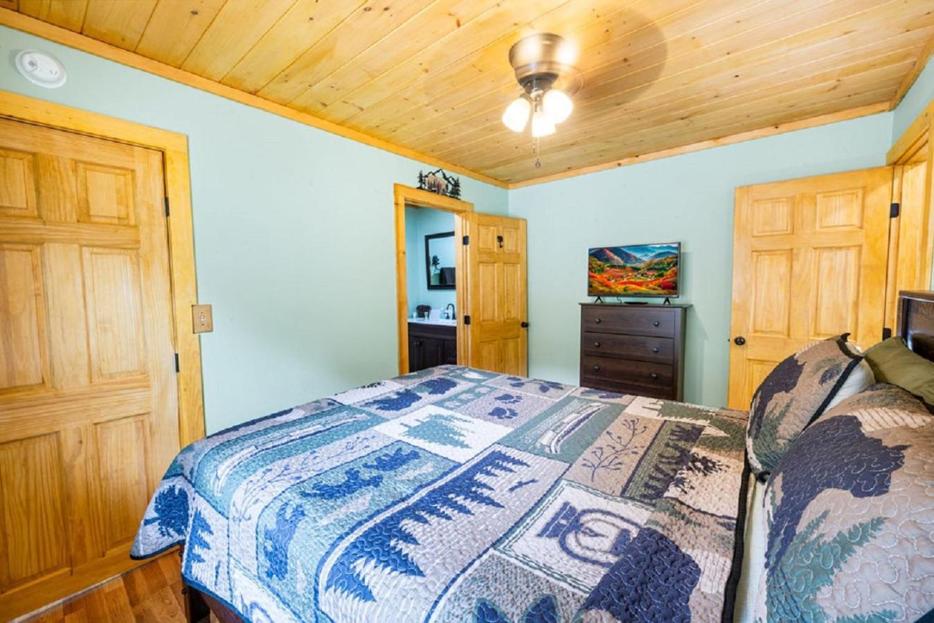 Brand New Tiny Cabin! A Bearly Adventure Sevierville Exterior photo