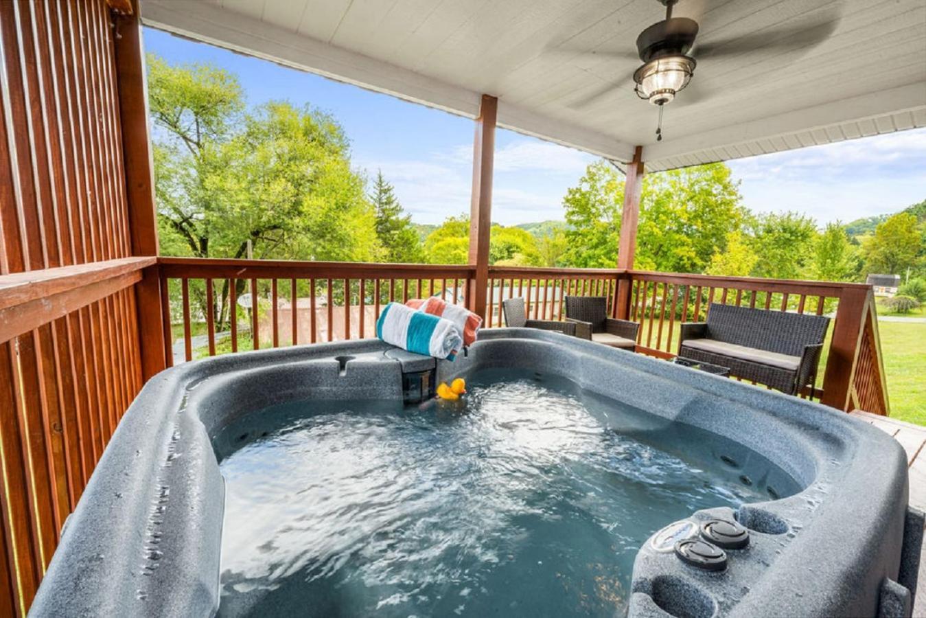 Brand New Tiny Cabin! A Bearly Adventure Sevierville Exterior photo